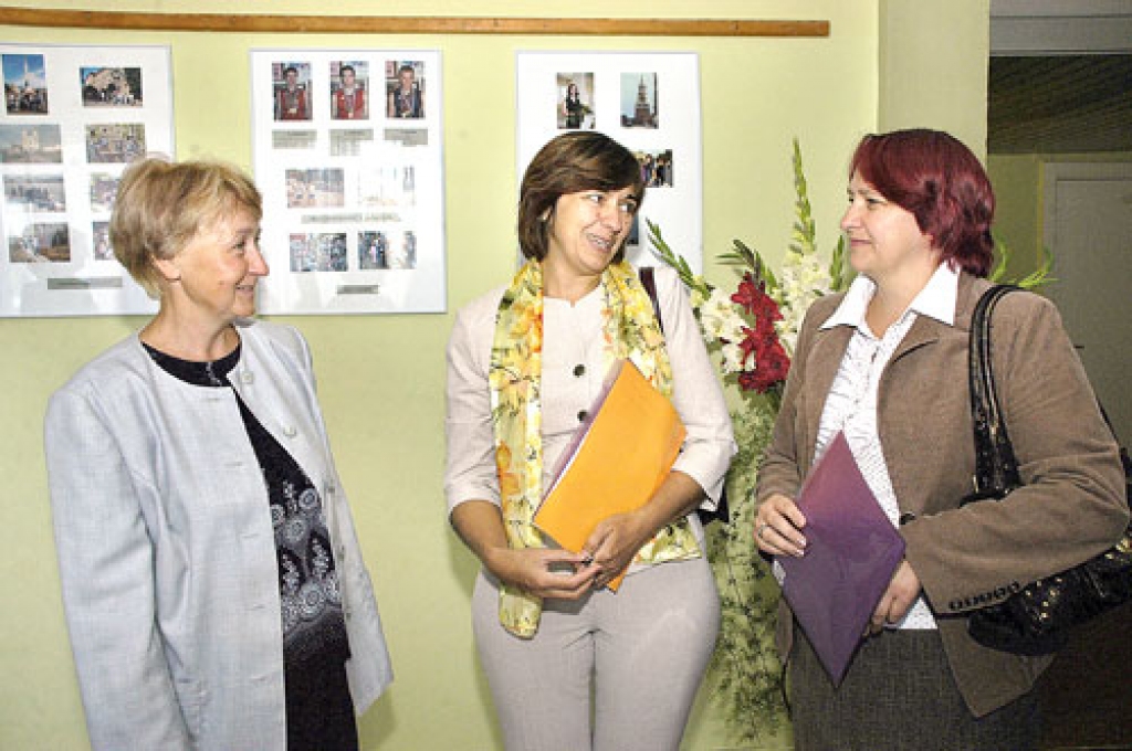 Valles vidusskolu konferencē pārstāvēja Gunta Kupičiune ( no kreisās), Inga Petruševska un Aina Vovere.
Autors: Ivars Bogdanovs