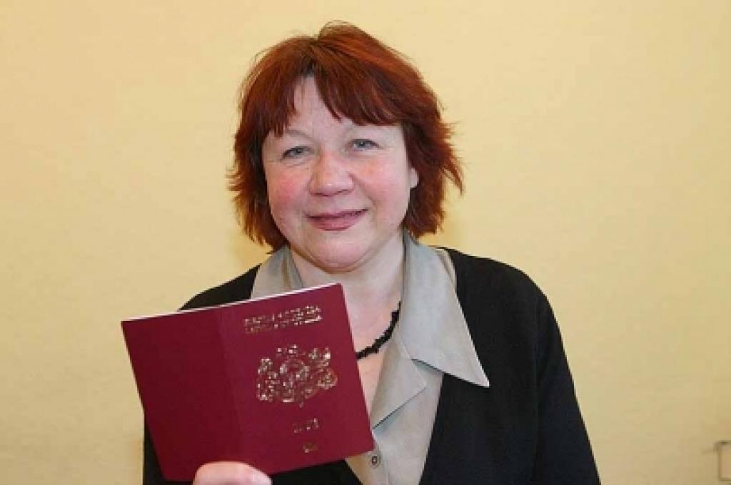 Jaunās pases ir bordo krāsā.
Autors: no www.ogresvestis.lv