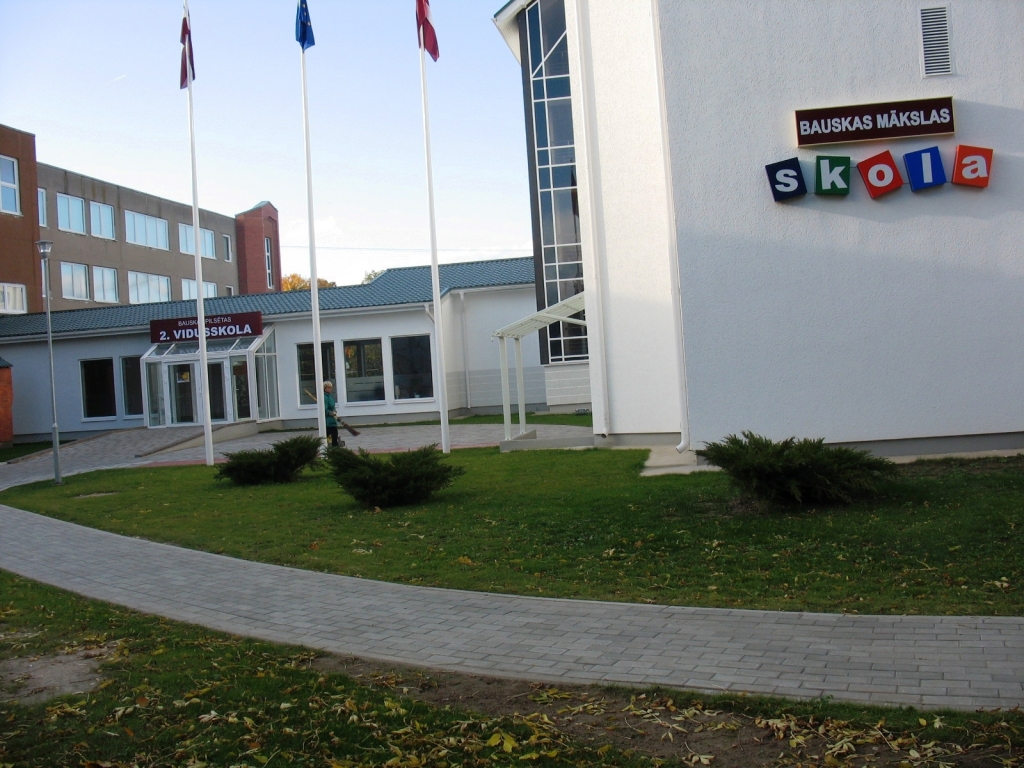 Bauskas mākslas skolai ir labas, jaunas telpas un lieliski darba apstākļi, tikai... līdz ar finansējuma samazinājumu tas viss netiks pilnībā izmantots.
Autors: no «Bauskas Dzīves» arhīva.