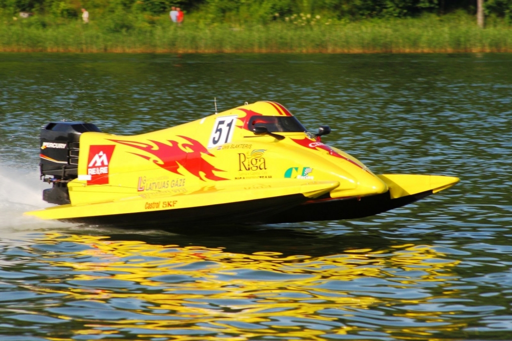 Uvis Slakteris cīnās par uzvaru.
Autors: no «Riga Powerboat Team» arhīva.