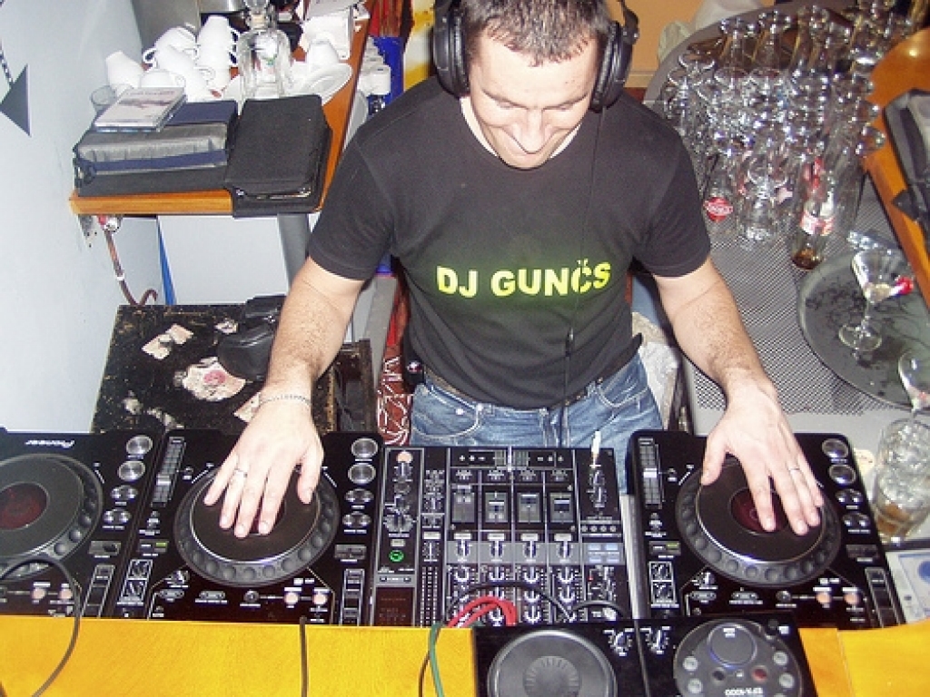 Populārākais Bauskas dīdžejs Guntars Simanovičs jeb DJ Gunča sestdien, 15. augustā, svinēs 13. jubileju, kopš viņš izklaidē mūzikas mīļotājus.
Autors: No albuma.