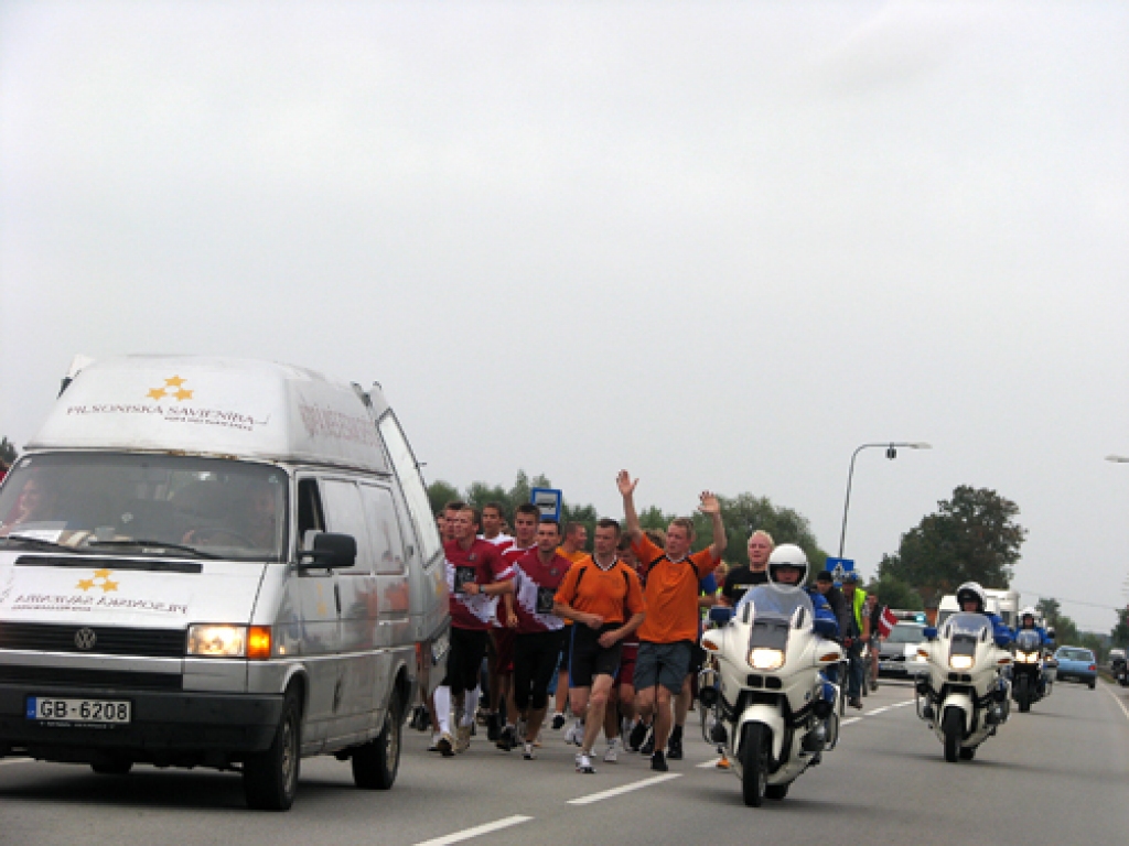 «Baltijas sirdpukstu» skrējienam 23. augustā Ceraukstē, Bauskā, Iecavā pievienojās ļoti liels pulks dalībnieku, atbalstitāju, skatītāju.