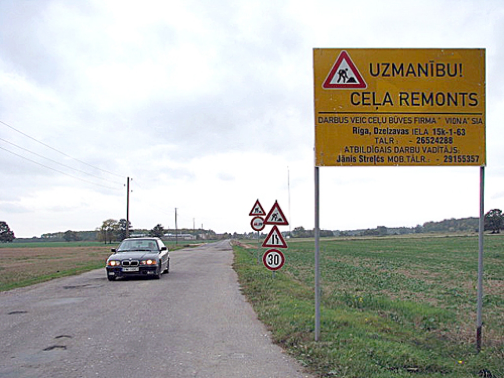 Gailīšu pagastā par cukurbiešu kompensāciju asfaltēto ceļu visvairāk izmanto lauksaimnieki, kas brauc uz SIA «Uzvara-Lauks» graudu kalti.
Autors: Juris Iļņickis