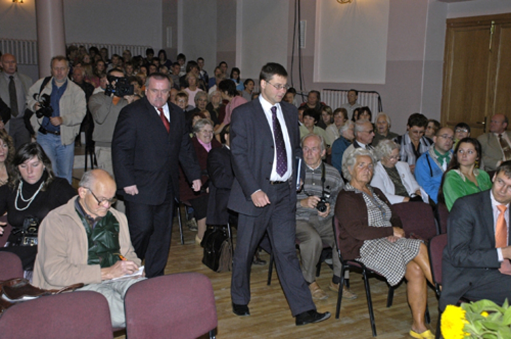 Ministru prezidents Valdis Dombrovskis Bausku apmeklēja 25. septembrī.
Autors: no «Bauskas Dzīves» arhīva