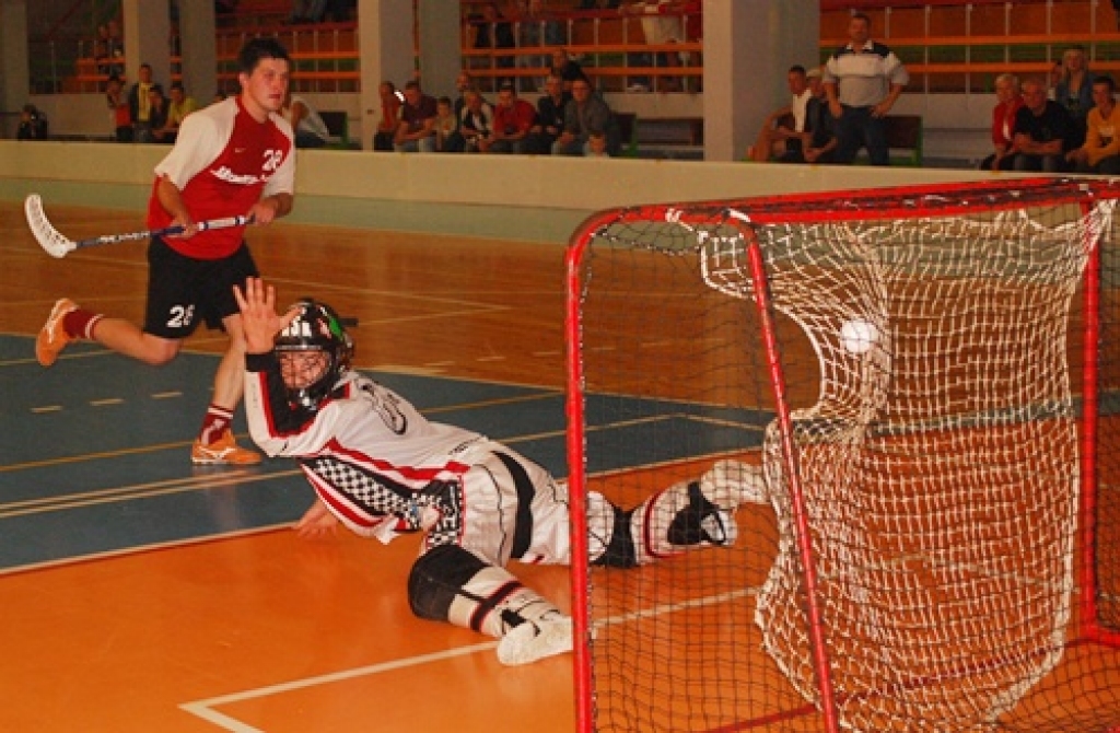 Māris Akmentiņš veiksmīgi realizē soda metienu. Rezultāts − 6:2.
Autors: Uldis Varnevičs