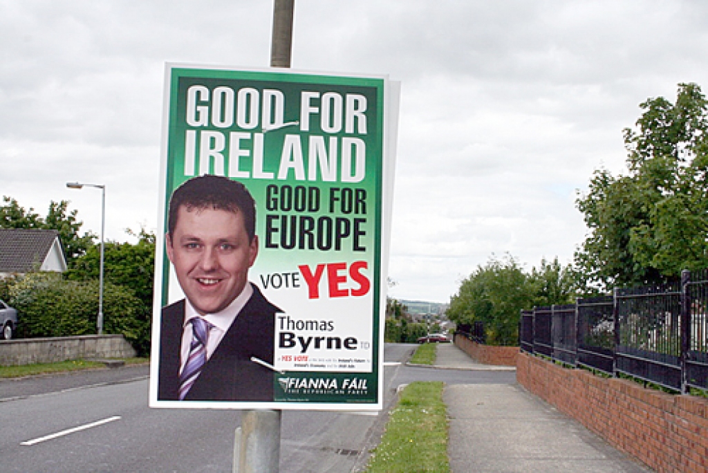 «Labi Īrijai, labi Eiropai,» vēsta Īrijas pilsētu ielās izvietotais plakāts.
Autors: no www.baltic-ireland.ie