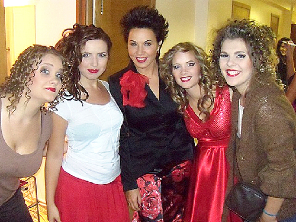 Rīgas sarkanā kora dziedātājas, kuru vidū Vecumnieku iedzīvotāja Evija Sloka (otrā no labās).
Autors: no E. Slokas albuma