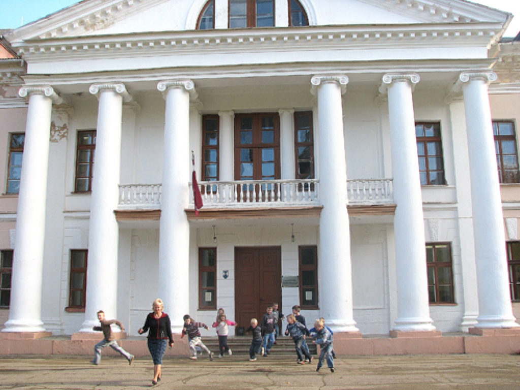 Kungu māja Svitenē ir celta 19. gadsimta sākumā. Kopš 1921. gada ēkā darbojas skola.
Autors: no «Bauskas Dzīves» arhīva