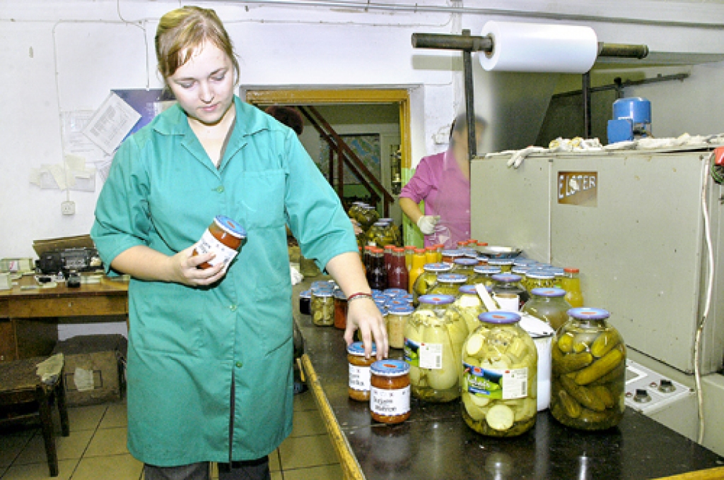 Iveta Volkova, SIA «Kronis» tehnoloģe, izstādes «Rīga Food 2009» apmeklētājiem piedāvās īpašo «Krīzes zupu». 
Autors: Ivars Bogdanovs