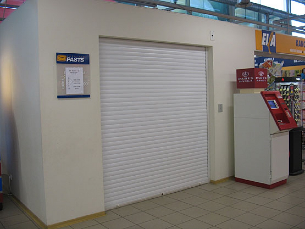 Lielveikalā «Rimi» Bauskā izveidotā pasta nodaļa pašlaik ir slēgta tikai svētdienās. Taču no 8. oktobra tās darbība tiks pārtraukta pavisam.
Autors: Vilnis Auzāns