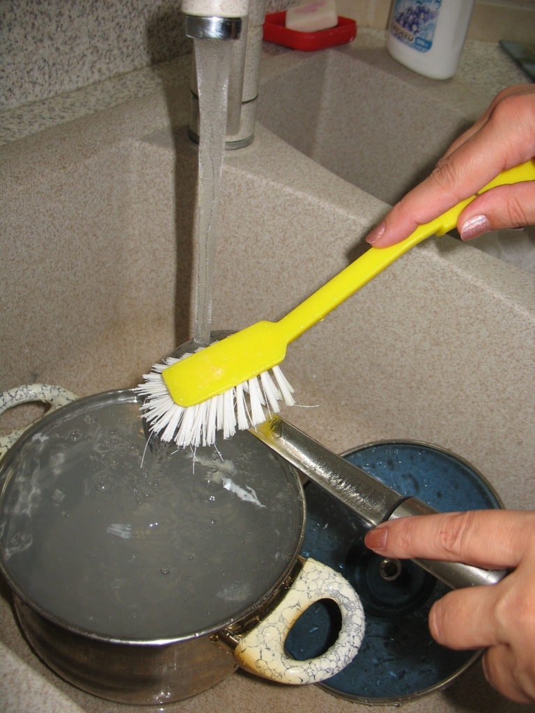 Kooperatīva «Bauska» māju iedzīvotāji traukus siltā ūdenī vairs nevarēs mazgāt.
Autors: no «Bauskas Dzīves» arhīva»