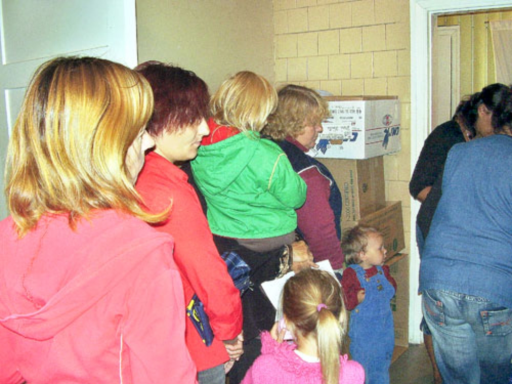 Jau pirmajā dienā pārtikas saiņi izsniegti 232 trūcīgām personām no Bauskas, Codes, Mežotnes, Vecsaules.
Autors: Inga Muižniece