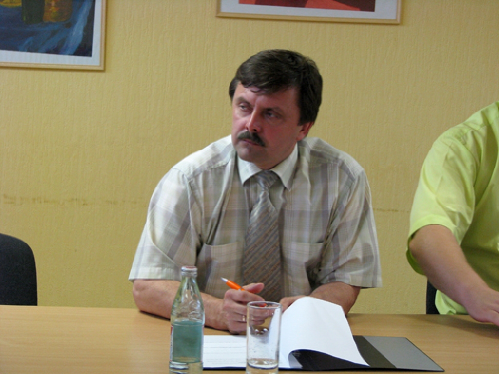 Vecumnieku novada Domes izpilddirektors Guntis Kalniņš skaidro, ka nolemts vienu pilnu lauku attīstības speciālista slodzi sadalīt trīs daļās.
Autors: no «Bauskas Dzīves» arhīva.