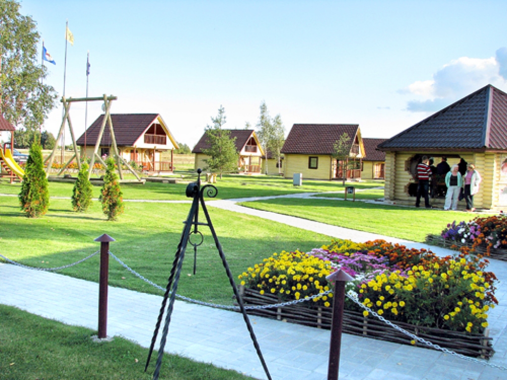 Atpūtas kompleksa «Makšķernieku paradīze» viesu nami.