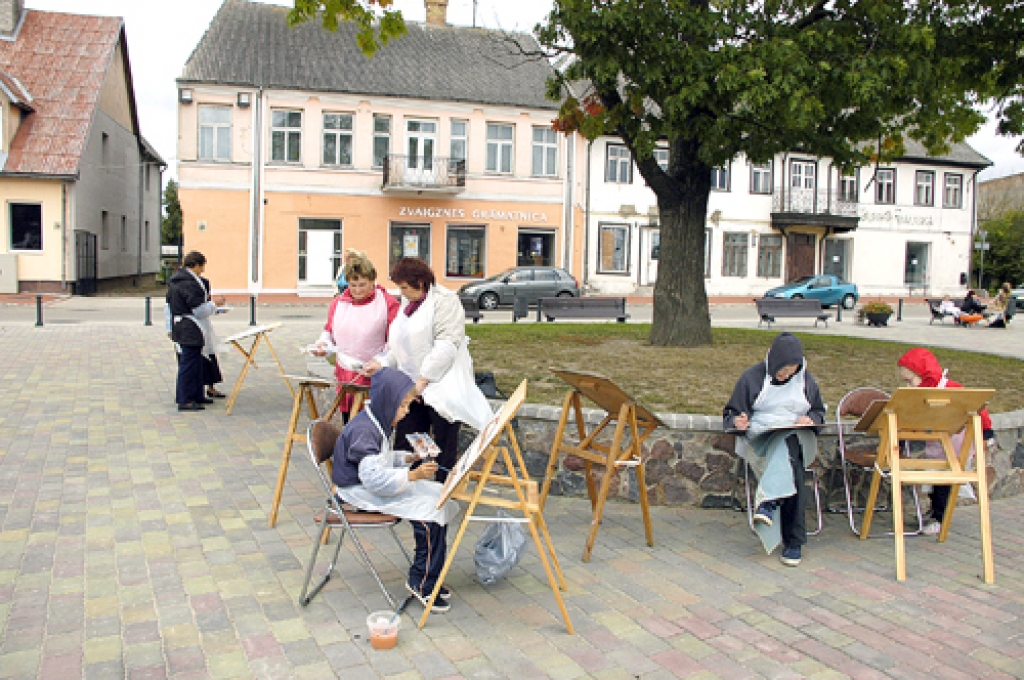 Centra «Ābele» rīkotais plenērs «Arī mēs Bauskai» bija veltīts pilsētas 400. jubilejai. 