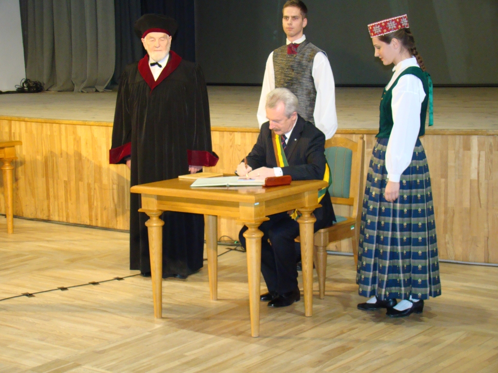 LLU goda doktora grādu piešķīra Rundāles pils muzeja direktoram Imantam Lancmanim.
Autors: Juris Kālis