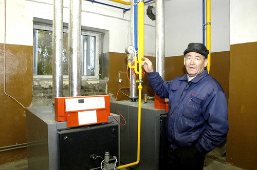 Aleksandrs Rūja, SIA «Īslīces ūdens» valdes priekšsēdētājs, priecīgs: «Re, ir gāze!». 
Autors: Ivars Bogdanovs