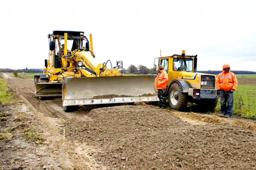 Brunavas pagasta pierobežā 4,2 kilometru garā ceļa posma «Lejas Valteķi–Bardžūni» rekonstrukciju veic SIA «Union Asphalttechnik».
Autors: Ivars Bogdanovs