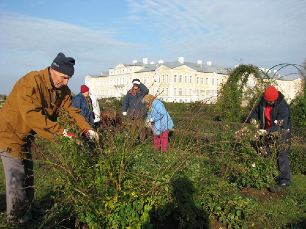 Talcinieku pulkā līdzās Vecumnieku seniorēm bija arī daži kungi, viņu vidū –  Antons Sparāns (no kreisās).
Autors: Juris Iļņickis