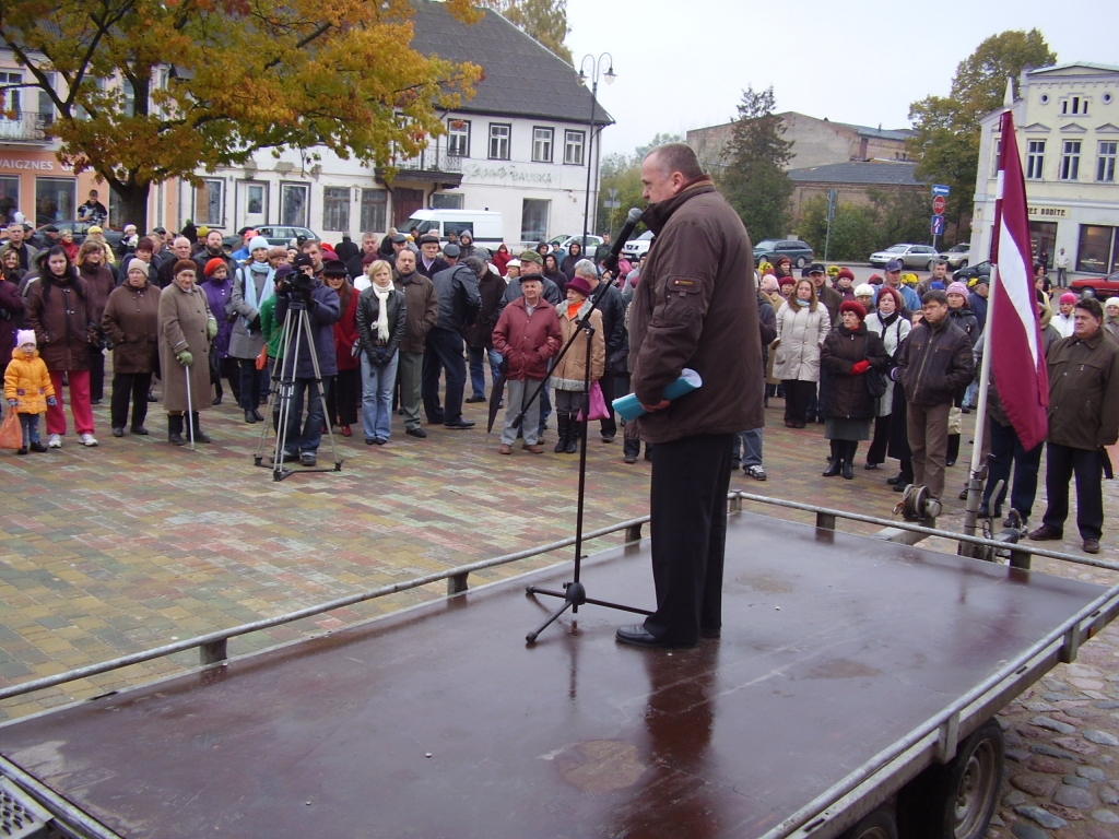 Par nepieciešamību saglabāt Bauskā daudzprofilu slimnīcu runāja arī Bauskas novada Domes priekšsēdētājs Valdis Veips.
Autors: Inga Muižniece