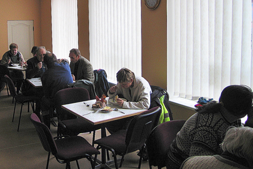 Pestīšanas Armijas siltajās telpās katru dienu gardas un sātīgas pusdienas paēd vidēji pussimts iecavnieku.
Autors: Antra Zariņa