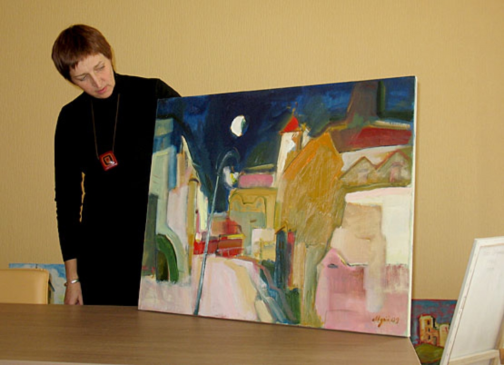 Indra Liepa, kā ik gadu pēc plenēra «Bauskas vasara» noslēguma, daļu darbu dāvā atbalstītājiem. Šoreiz gleznas nonāks Bauskas novada Domes īpašumā. 
Autors: Vilnis Auzāns