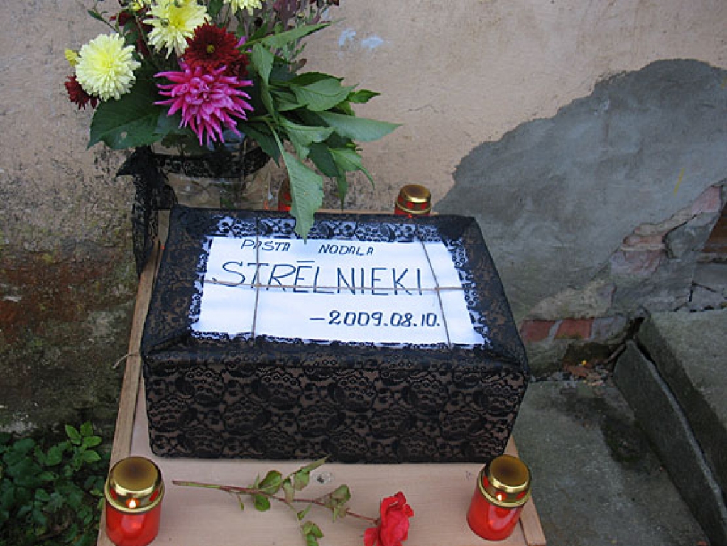 Melnā audumā ietīts daudzu gadu desmitu garais Strēlnieka pasta nodaļas mūžs.
Autors: Vilnis Auzāns