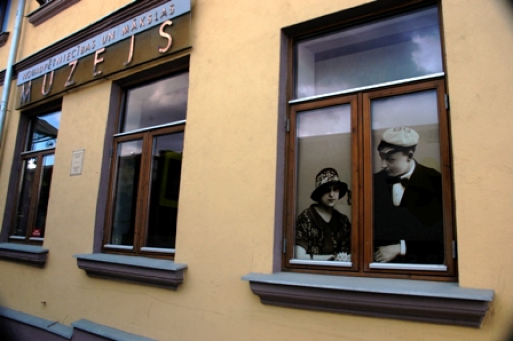 Bauskas novadpētniecības un mākslas muzejā regulāri skatāmas dažādas izstādes. 7. oktobrī pulksten 16 tiks atvērta Taivanas mūsdienu mākslinieku gleznu un tradicionālo tušas zīmējumu reprodukciju ekspozīcija.
Autors: no «Bauskas Dzīves» arhīva.