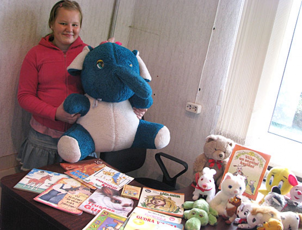 Skaistkalniete Kristīne Kravale bieži apmeklē bibliotēku un daudz laika pavada arī pie datora. 
Autors: Juris Iļņickis