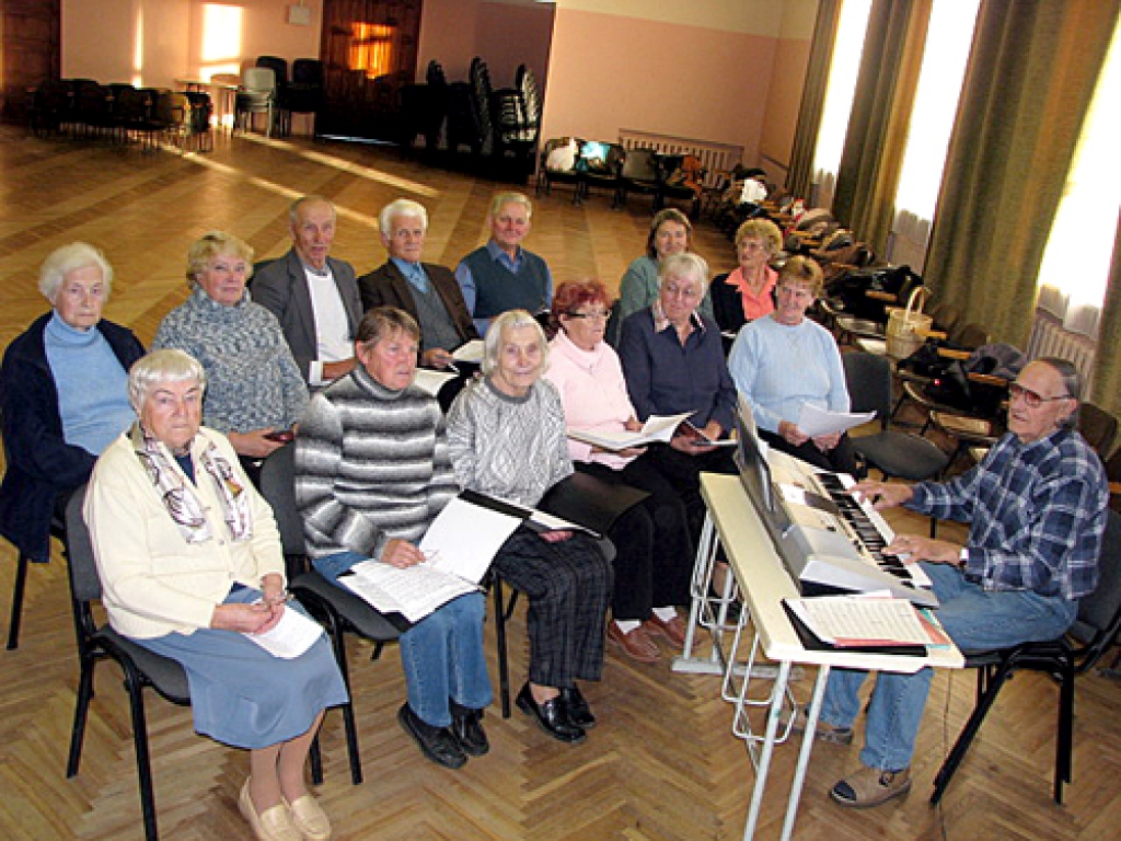Gunārs Bruno Balodis ir nodibinājis Vecumnieku senioru kori (no labās).
Autors: Juris Iļņickis