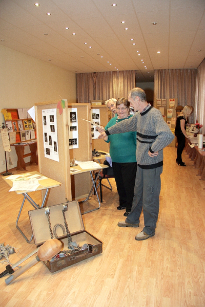 Bauskas Tautas teātra pusgadsimta jubilejas svinēšana 10. oktobrī bija svētki gan tagadējiem amatieraktieriem, gan bijušajiem. Baušķenieku skatuvisko tradīciju  daudzveidība atklājās izstādē, kas bija rūpīgi iekārtota un pārsteidza ar...