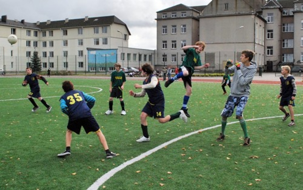 Bauskā 9. oktobrī notika 1994./95. gadā dzimušo un jaunāku skolēnu sacensības futbolā. Piedalījās piecu vidusskolu komandas – Bauskas 2., Valles, Misas, Vecumnieku, Skaistkalnes un trīs pamatskolu komandas – Bauskas Krīstīgās, Bauskas un...
Autors: Uldis Varnevičs
