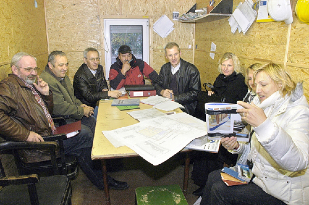 Iknedēļas ražošanas sanāksme par bērnudārza ēkas Dārza ielā 3 Bauskā rekonstrukcijas gaitu.