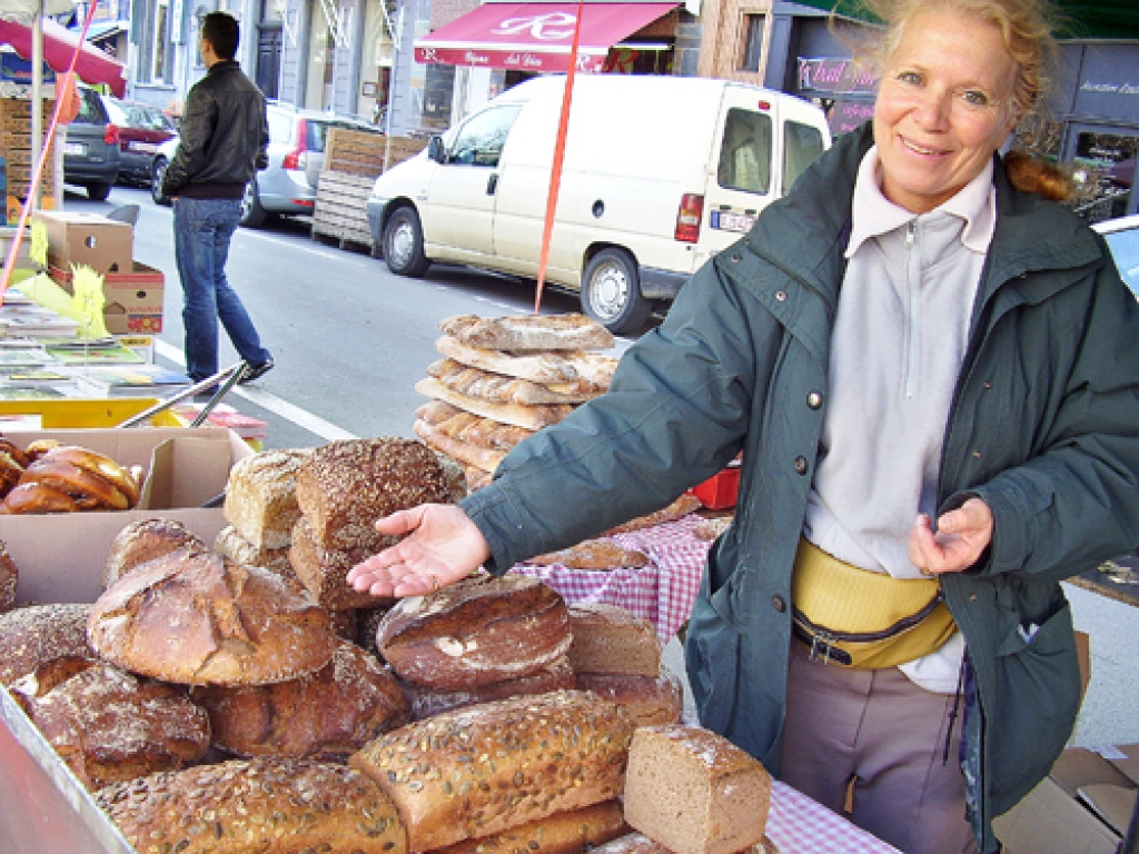 Mājās ceptu maizi var atrast Briseles zaļajā tirdziņā.
