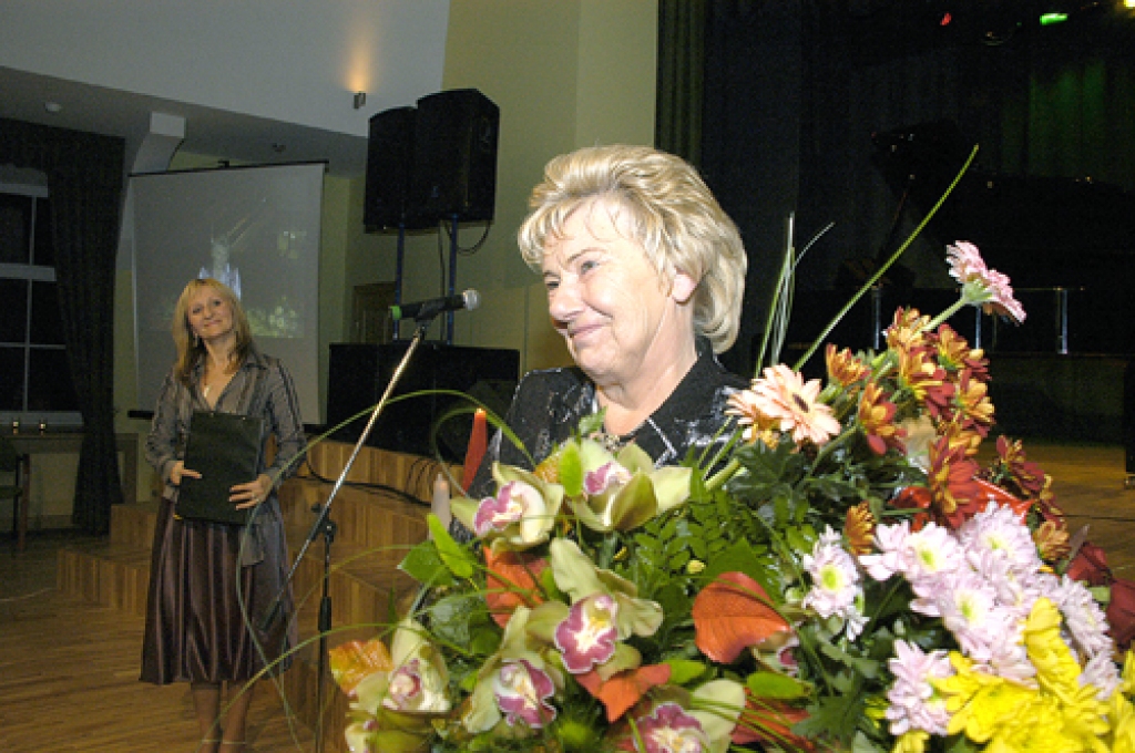 Maija Dūduma balvu «Iecavas Gada cilvēks» ieguva 2008. gadā par mūža ieguldījumu medicīnā.