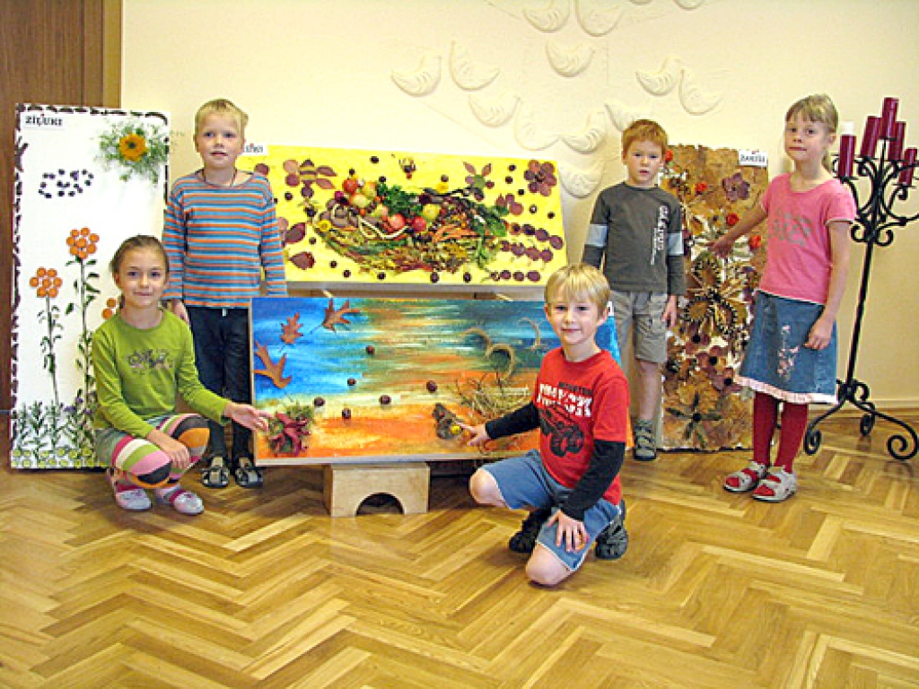 Rudens veltes ir ne tikai gardas un skaistas, bet var arī pārtapt daudzveidīgos tēlos, pārliecināti sākumskolas «Dartija» audzēkņi. 