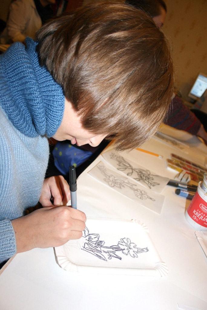 Ar sirsnīgu aizrautību tapa apsveikumi Zālītes skolas pedagogiem, ko viņiem Skolotāju dienā sniedza audzēkņi.