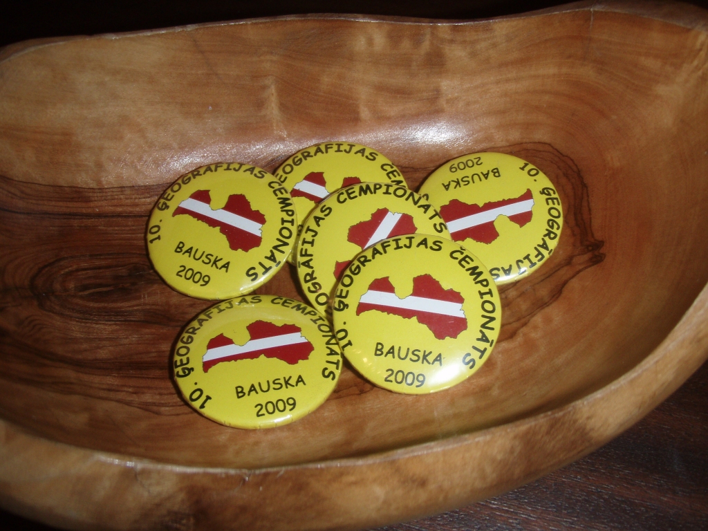 Pārsteigums visiem jubilejas reizes dalībniekiem bija organizatoru sarūpētās piemiņas nozīmītes.
Autors: No albuma.