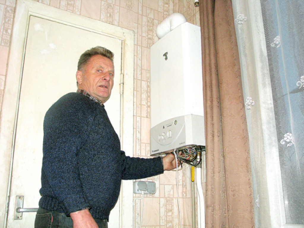 Aleksandra Rimševica dzīvoklī Īslīces pagasta Rītausmu ciemata Liepu ielas 3. mājā siltumu un karsto ūdeni nodrošina neliels gāzes turbokatls.
Autors: Juris Iļņickis