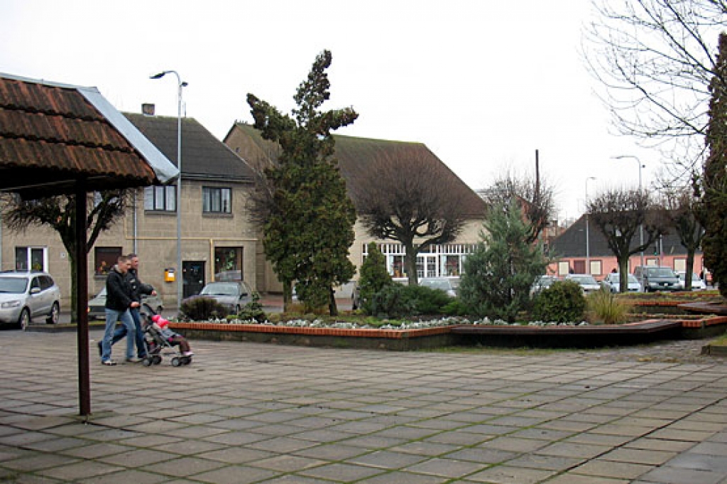 Kopš 19. novembra vecpilsētas ainava mainījusies. Savā vietā Rātslaukumā vairs neatrodas daudzu tik iecienītais, ilgus gadus šeit bijušais avīžu kiosks. 
Autors: Vilnis Auzāns