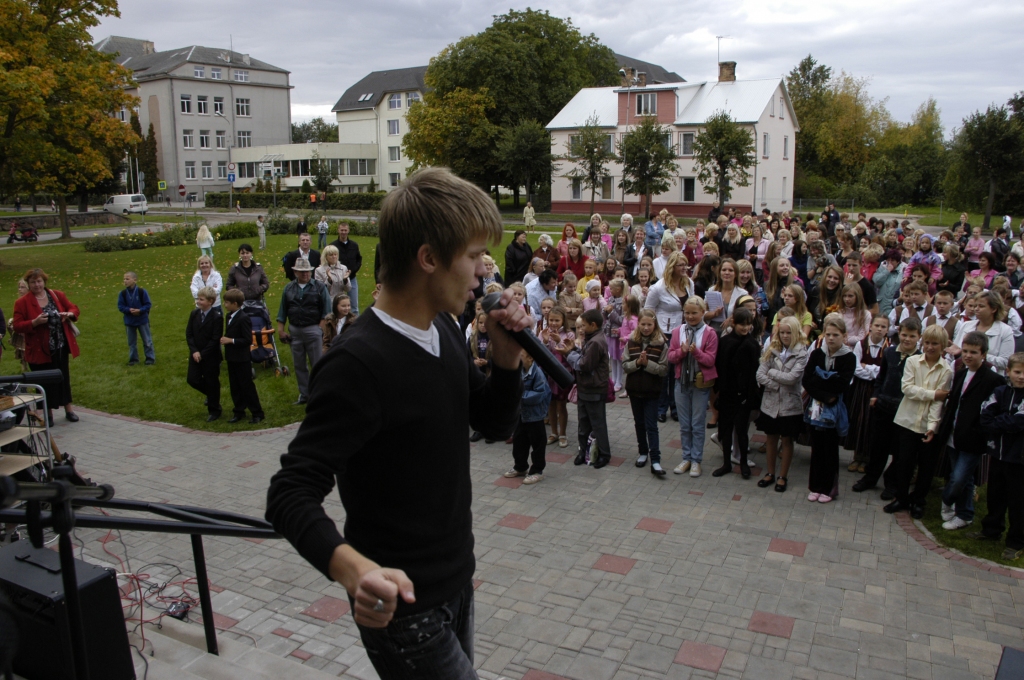Šoruden Jānis Bukšs uzstājās koncertā, kas pilsētā bija sarīkots, sveicot Bauskas 1. vidusskolu jubilejā. 
Autors: Ivars Bogdanovs