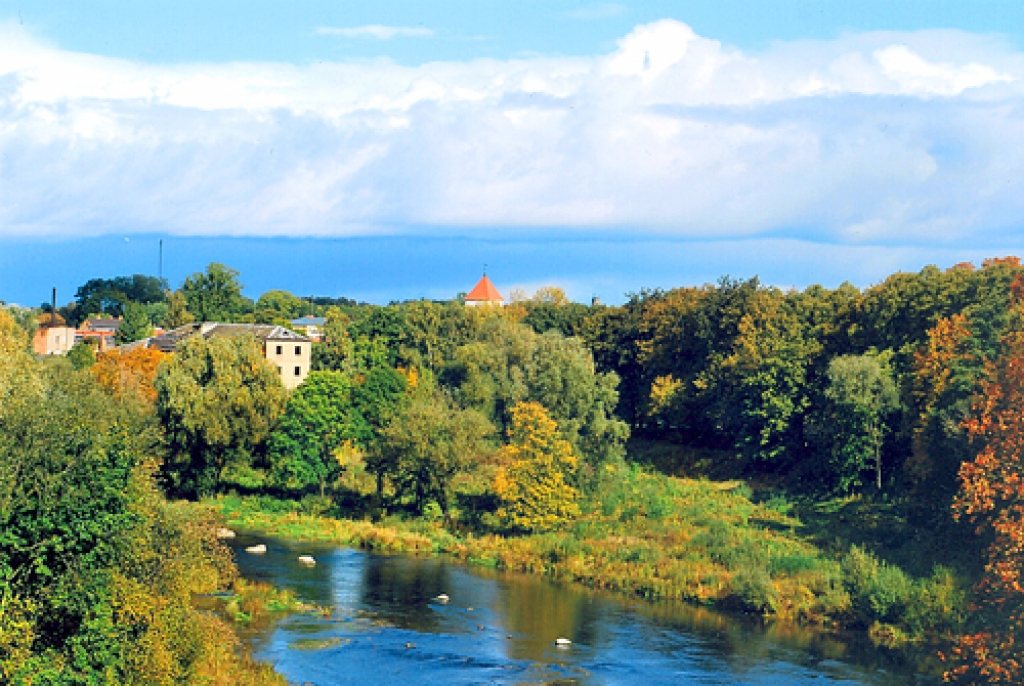 Baušķenieks Laimonis Šulcs, arī fotostudijas «Bauska» un daudzu izstāžu dalībnieks, iedvesmu smēlis krāsainākajā gadalaikā – rudenī.
Autors: Laimonis Šulcs