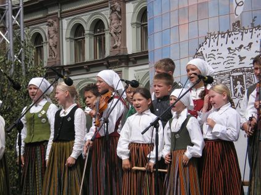 Dzied un muzicē Iecavas «Tarkšķi».
Autors: no «Bauskas dzīves» arhīva