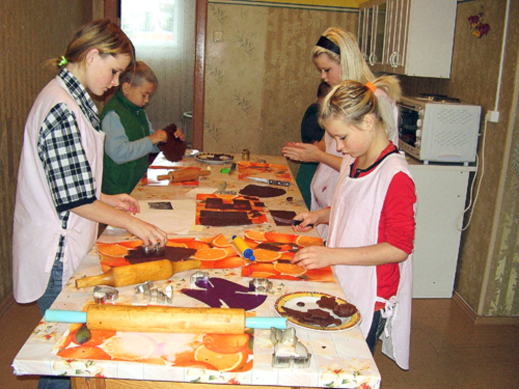 Piedalīties «Dansukker» piparkūku cepšanas konkursā aicināti bērni no triju līdz 16 gadu vecumam. «Annelē» tajā iesaistījās visi audzēkņi, izņemot pašu jaunāko, kurš decembrī kļūs gadu vecs.
Autors: Inga Muižniece