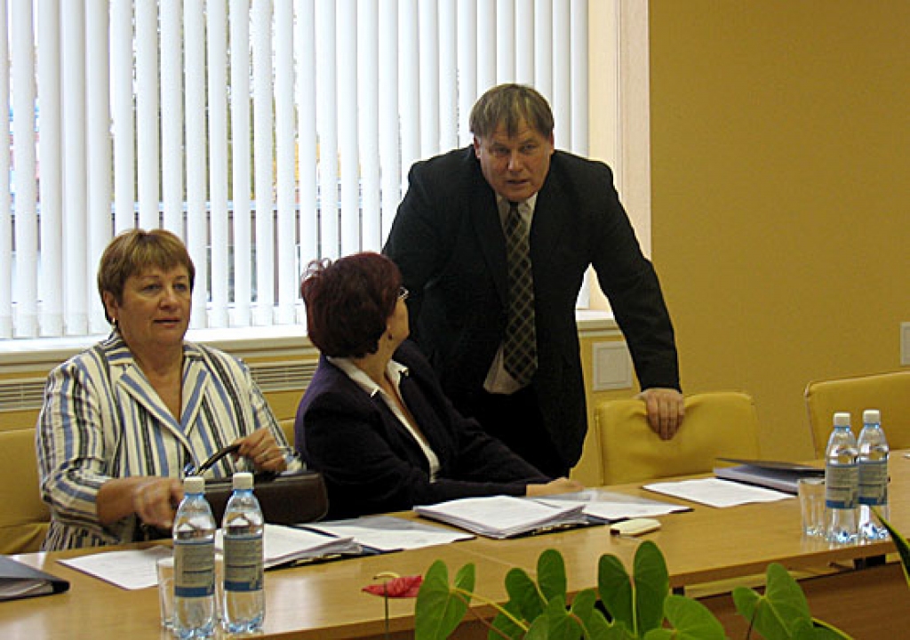 Par oktobrī veikto darbu no ierindas deputātiem lielāko atalgojumu saņēma Gintauts Tarvids (no labās).
Autors: Vilnis Auzāns