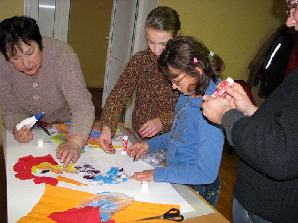 Folkloras grupas viesmīlība, dziesmas un danči sestdien, 7. novembrī, īstā ražas svētku līksmībā Vecsaules pagasta pārvaldē aizrāva vairāk nekā 30 Mārtiņdienas svinību viesu no pašu mājām, Codes un Iecavas. Baranku medaļas saņēma visi...
Autors: Juris Iļņickis