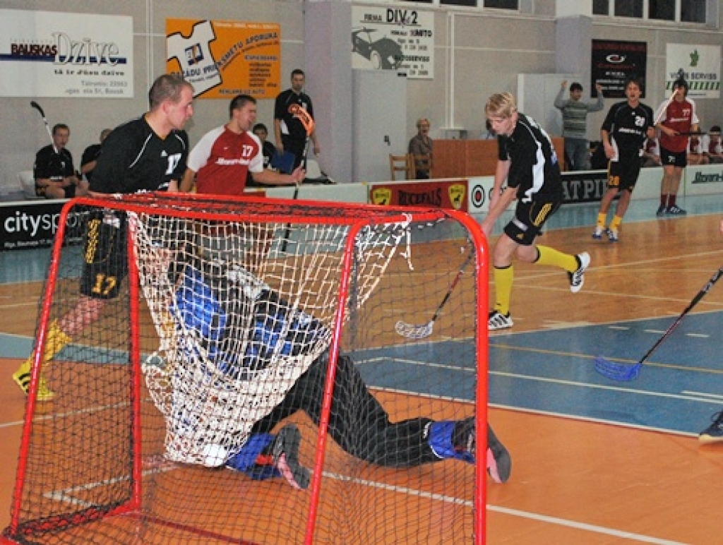 Sestdien, 7. novembrī,  Latvijas atklātā florbola čempionāta virslīgā  FK 