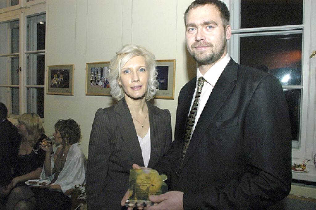 Leitlantu ģimene, Iveta un Māris, saņēmuši konkursa «Zelta rapsis» piemiņas velti un vēlas iegūt detalizētāku informāciju par šīs kultūras audzēšanas ekonomiskajiem aspektiem.