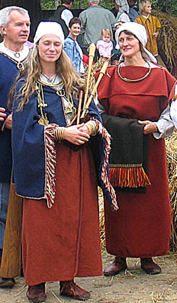 Folkloras kopa «Laukam pāri».