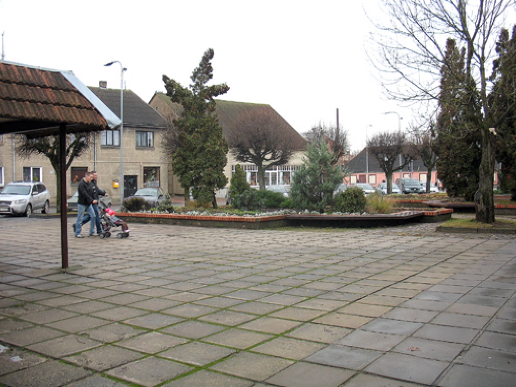 Vecpilsētas ainava Bauskā mainījusies. Savā vietā Rātslaukumā vairs neatrodas daudzu iecienītais, ilgus gadus šeit bijušais avīžu kiosks.